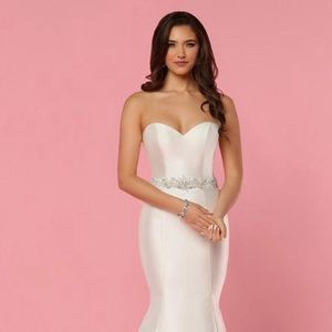 NEW Sweetheart Strapless Wedding Dress